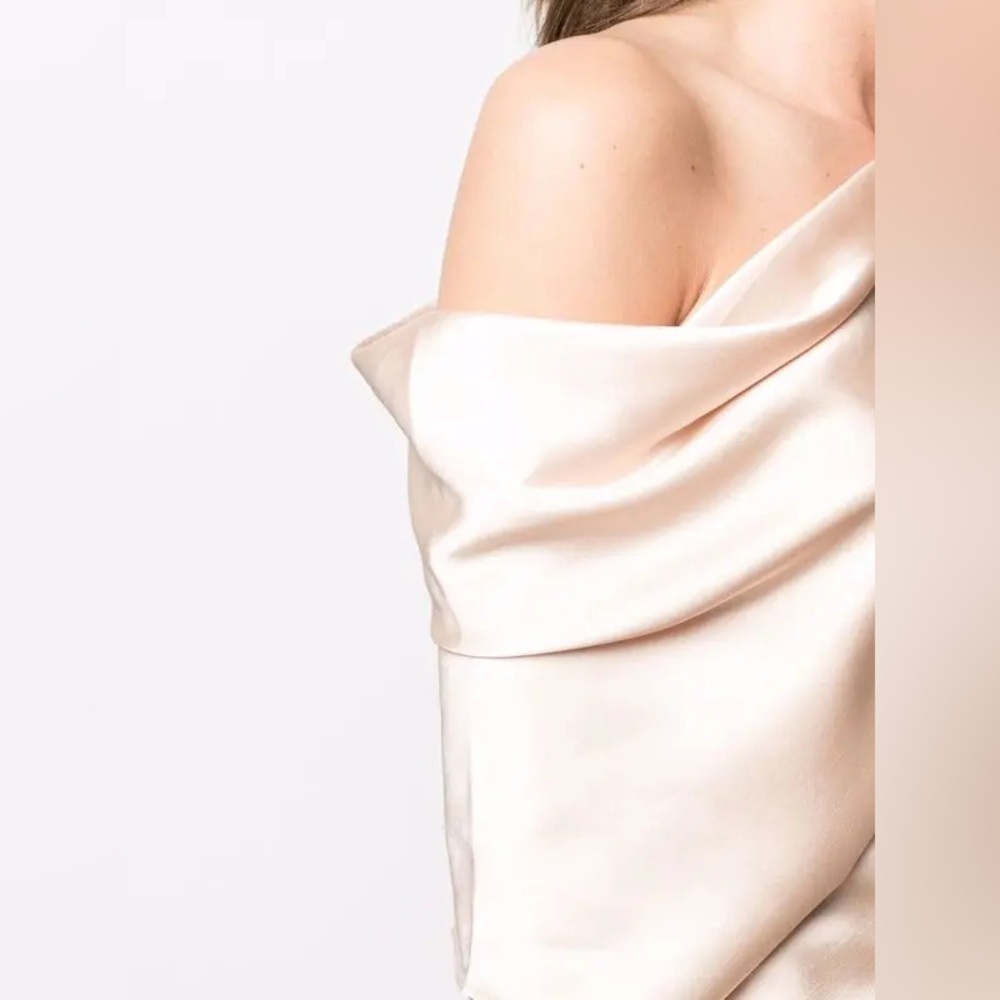 ACLER
Bonham One-Shoulder Top Elegant Satin Off-Shoulder Top - Picture 5 of 11